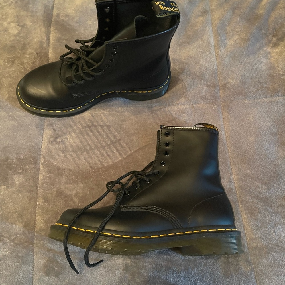 Dr Martens womens combat lace up boots size 8